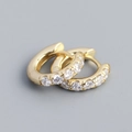 Orecchini a cerchio dorati con sei pietre di zirconia cubica rotonde lucide - Color Oro (Zirconia Bianca)
