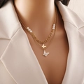 Doppelreihige goldene Schmetterlingskette mit Perlen und Perlmuttanhänger am Model - Vlinder Parel Dubbellaagse Ketting (1#项链)