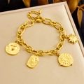 Bracciale a catena vintage in acciaio inossidabile dorato con ciondoli cuore e sole - Stile con Rilievo Cuore e Sole Dorato (B1644)