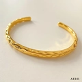 Bracelet jonc empilable en acier doré avec une texture martelée irrégulière moderne - Jonc Martelé Irrégulier Doré (A1141)