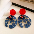Details von Vintage-Ohrsteckern mit rotem Harz und blauen Metallblumenanhängern - 67# Stil (Silber Ohrringpfosten) / Gold/Rot/Blau