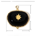 Dettaglio del ciondolo in pietra naturale nera 18x19mm con stella dorata su acciaio - Ovale Pietra Nera con Stella d'Oro (YE428-1)