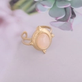 Detalle de anillo vintage de acero dorado con piedra natural ovalada y banda texturizada - Abierto Ajustable / Piedra Rosa (4#)