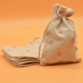 Linen drawstring jewelry sachet with red floral print and tassel cords for gifts - Pink Daisy