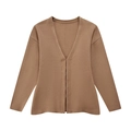 Dettaglio in piano del cardigan in maglia marrone con scollo a V e maniche lunghe senza bottoni - S / Giacca Cachi