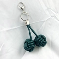 Handgefertigter dunkelgrüner Leder-Affenfaust-Knoten Schlüsselanhänger mit Karabiner - Dunkelgrün