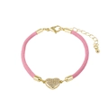 Dettaglio del braccialetto in corda intrecciata rosa con cuore dorato e micro zirconi - Cuore / Rosa