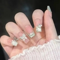Uñas postizas artesanales degradadas verde purpurina con lazo plateado y perlas - Estilo en Caja