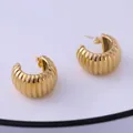 Golden chunky C-shaped hoop earrings with vertical ribbed texture in a liquid metal style - Gold XLEH033 (Ribbed C-Hoop)