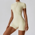 Combinaison de yoga courte beige avec fermeture éclair, col montant et coupe sport ajustée - S / Abricot Avoine