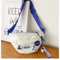 Marsupio bianco alla moda con tracolla blu regolabile e portachiavi astronauta - Con Ciondolo E Distintivi / Bianco Sporco