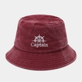 Vintage Fischerhut aus gewaschener Baumwolle in Burgund mit Captain-Stickerei - M (56-58cm) / Burgunderrot