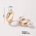 Detailansicht der 1,9cm Gold-Perlenohrringe mit 0,6cm Perlen und Maßangaben - Gold