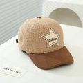 Detail van kinderpet met beige fleece stof en bruine corduroy klep voor jongens - Aanbevolen 8-15 Jaar (54-56cm) / Khaki