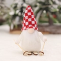 Gnomo de Navidad esquiador con gorro de cuadros rojos y esquís de madera decorativo - Modelo A Gorro de Cuadros Rojos Gnomo Esquiador