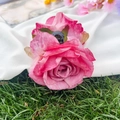 Elegante pinza per capelli con fiore di rosa in tessuto rosa e foglie verdi decorative - 15CM / Rosa Rosso