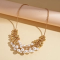 Collana barocca retrò con perle finte bianche e sfere di metallo dorate su catena - Collana - Oro