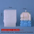 Moule en silicone pour bougies cubiques avec produit fini en cire dégradée bleue - Blocs de Pierre Géométriques