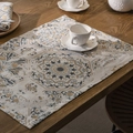Platzset aus Leinen mit Vintage-Mandala-Muster auf dunklem Holztisch dekoriert - 40*60cm / Mandala-Fliesenmuster