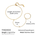 Detailansicht des Fingerarmbands aus Edelstahl mit klarem runden Zirkonia-Akzent - Goldenes Einzelzirkon Sklavenarmband (YYA025033)