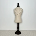 Présentoir buste vintage avec choker en perles colorées et collier de perles en Y - Buste Moyen Imprimé avec Support