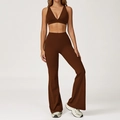 Donkerbruine sportset voor dames met V-hals bh en flared yogabroek met hoge taille - S / Beha + Uitlopende Broek / Karamelbruin