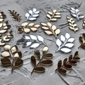 Macro detail of gold and silver leaf-shaped acrylic cake decorations with mirror finish - 12Pcs Christmas Leaves - Gold