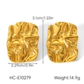 Detalle de pendientes cuadrados arrugados en oro de 18K con medidas de 3,1 cm - Estilo Cuadrado Plisado (HC-E10279)