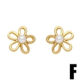 Pendientes de flores huecas doradas con perla blanca central para mujer elegante - Flor de cinco pétalos