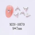 Gros plan de bijoux d'ongles en forme de V rose et diamant 9x7mm fond blanc - Strass Rose Base Argent Style en V (AM70)