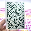 Pack of multi-size round green flatback acrylic rhinestones for makeup and nail art - 11x16cm / Green