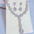 Set collana a torchon in cristallo e orecchini a goccia argentati con pendente a pera - Set da 2 pezzi (Collana + Orecchini)