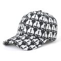 Klassische schwarze Baseballkappe mit weißem Katzen-Silhouette-Muster in 3D-Seitenansicht - 55-58cm (Verstellbar) / Schwarz (Weißer Katzenprint)