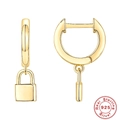 Detailed macro view of 925 sterling silver gold plated padlock pendant hoop earrings - Lock (金色#5)