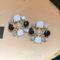 Orecchini vintage a fiore con perla e cristalli in smalto bianco e nero lucido - Perno d'Argento-Bianco-Nero