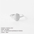Anello minimalista in acciaio inossidabile argento con superficie ovale liscia su fondo bianco - Taglia US 5 / Color Acciaio