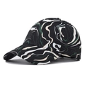 Détail d'une casquette de baseball avec motifs de texture marbre fluide vert et noir - M(56-58cm) / Noir de style chinois