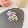 Pinza para el pelo con flores de tela moradas y verdes y lazo de perlas blancas - Pinza de pelo de tulipán púrpura