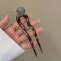 U-vormige haarspeld in bruin marmer met een grijze kraal met inktpatroon - Grijs Bal Decor / Grijs Luipaard U-Vormige Haarpeld