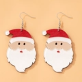 Makro-Detail von Acryl-Weihnachtsmann-Ohrringen mit rotem Glitzer und festlichem Design - Glitzer Weihnachtsmann Kopf