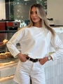 T-shirt casual bianca 100% cotone a maniche lunghe con pantaloncini in un caffè accogliente - S / Bianco