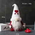 Poupée gnome de Noël en peluche avec chapeau blanc à motifs de cœurs et longue barbe blanche - Style Coeur