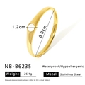 Gedetailleerd beeld van de gouden roestvrijstalen armband met een diameter van 6,0 cm - Ronde Schelpstijl (NB-B6235)