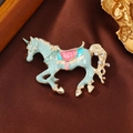 Raffinata spilla a unicorno in lega placcata oro con smalto verde e strass brillanti - Azzurro