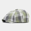 Vue latérale détaillée d'une casquette gavroche à carreaux classiques verts, gris et blancs - M (56-58cm) / Couleur 2
