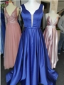 Elegante abito da sera senza maniche in raso blu reale con scollo a V e gonna ampia - US size 2 (S) / Blu