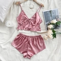 Zweiteiliges Pyjama-Set aus rosa Seidensatin mit V-Ausschnitt Top und kurzen Hosen - S / Rosa