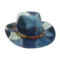 Cappello da cowboy in denim patchwork retrò con fascia di perline colorate su fondo bianco - Taglia unica / Stile Caramella Tibetana in Denim M / Blu Reale