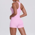 Détail du dos du soutien-gorge de sport dos nageur rose et du short de fitness taille haute - Rose Sakura