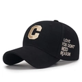 Schwarze Baseballkappe mit goldener C-Stickerei und seitlichem Text in Goldoptik - Schwarz Goldene Stickerei